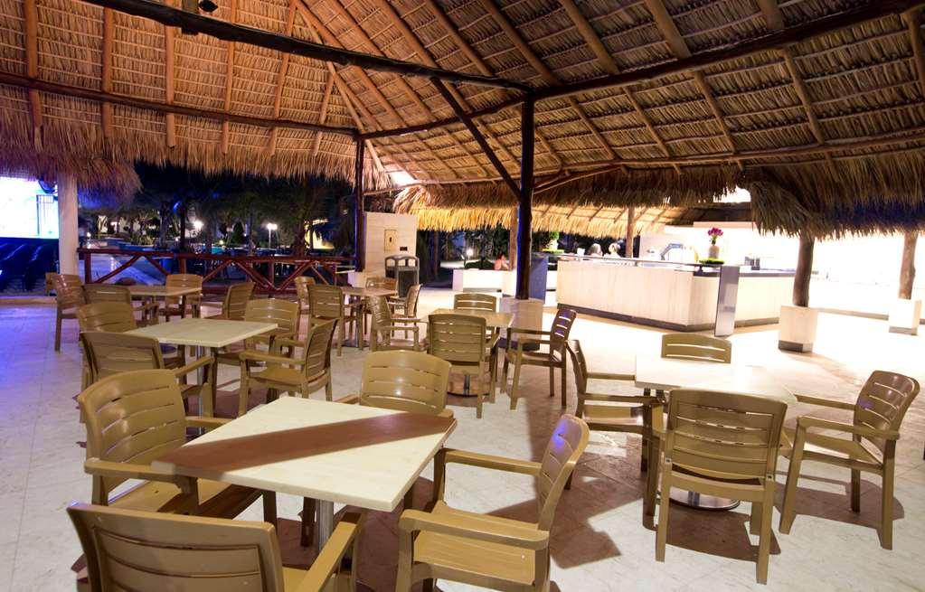 Playa Blanca Beach Resort Restoran gambar